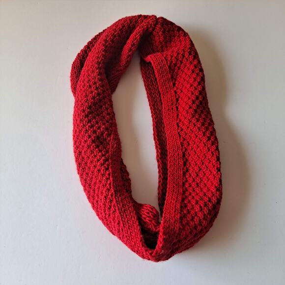Red Chunky Knit Made in Italy Infinity Scarf 14" X 26" - Picture 3 of 7